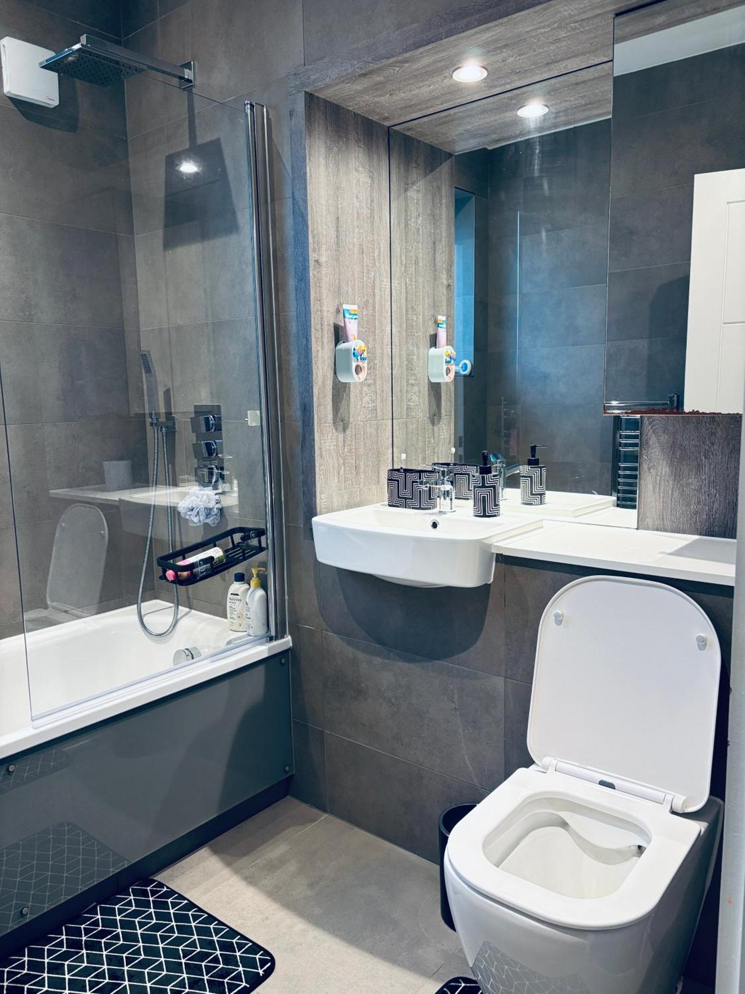 Homestay Comfort In A Town House Birmingham